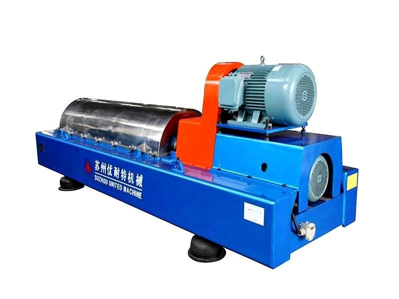 High temperature coal tar dewatering centrifuge